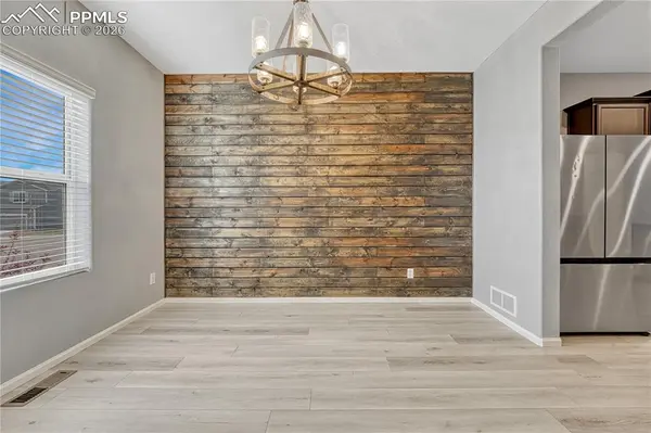 6262 Meadowbank LN, Colorado Springs, CO 80925