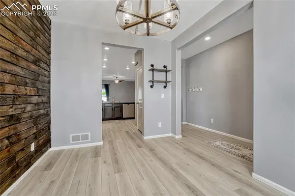 6262 Meadowbank LN, Colorado Springs, CO 80925