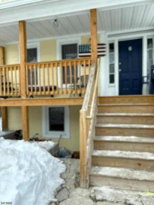 6 Madison St, Newton Town, NJ 07860