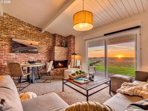 101 13TH ST #211, Gearhart, OR 97138