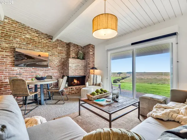 101 13TH ST #211, Gearhart, OR 97138