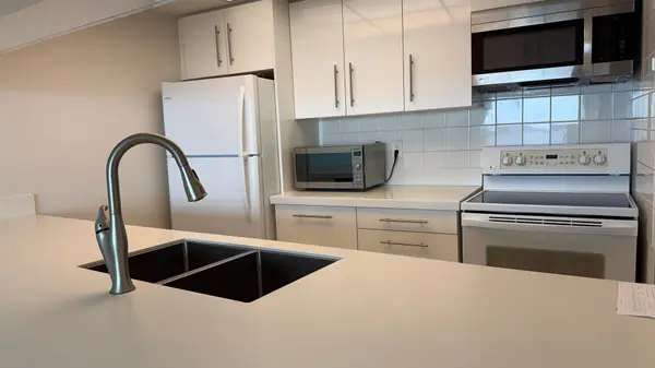 99 Harbour SQ #2309, Toronto C01, ON M5J 2H2