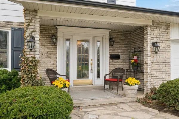 12 Burnhamill PL, Toronto W08, ON M9C 3S4