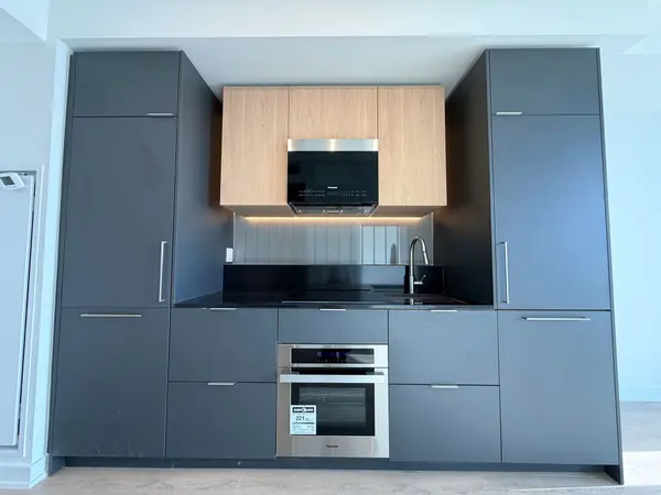 1 Fairview RD #1410, Mississauga, ON L6A 4C6