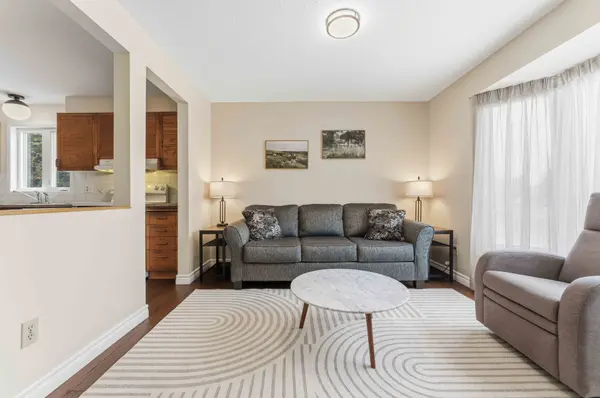 6033 Meadowglen DR, Orleans - Convent Glen And Area, ON K1C 5V4