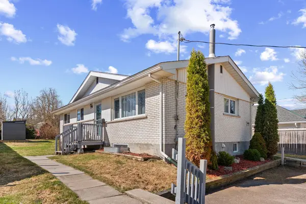 498 Estelle ST, Pembroke, ON K8A 3G8