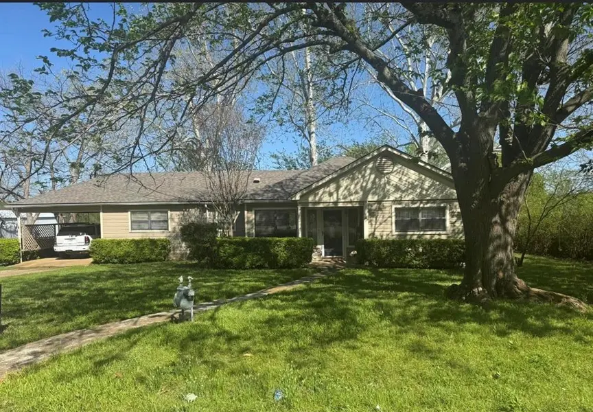 429 S Broadway Street, Bells, TX 75414