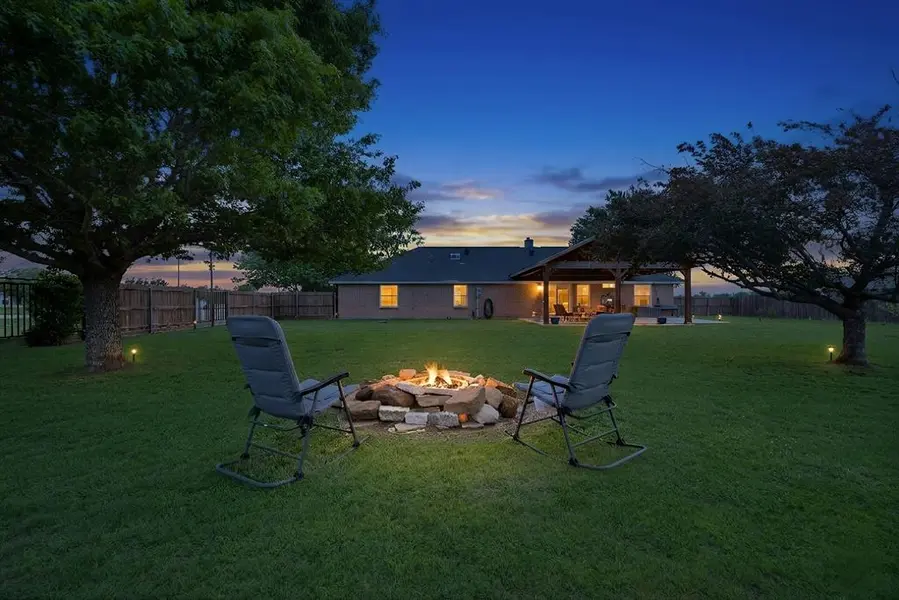 328 E Vaughn Road, Cleburne, TX 76031