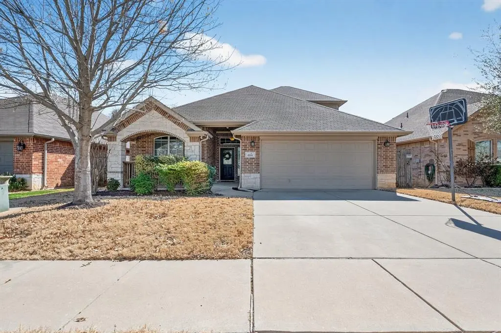 624 Hutchins Drive, Crowley, TX 76036