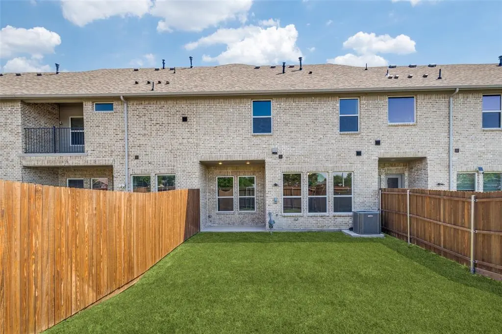 528 Hutchinson Lane, Lewisville, TX 75077