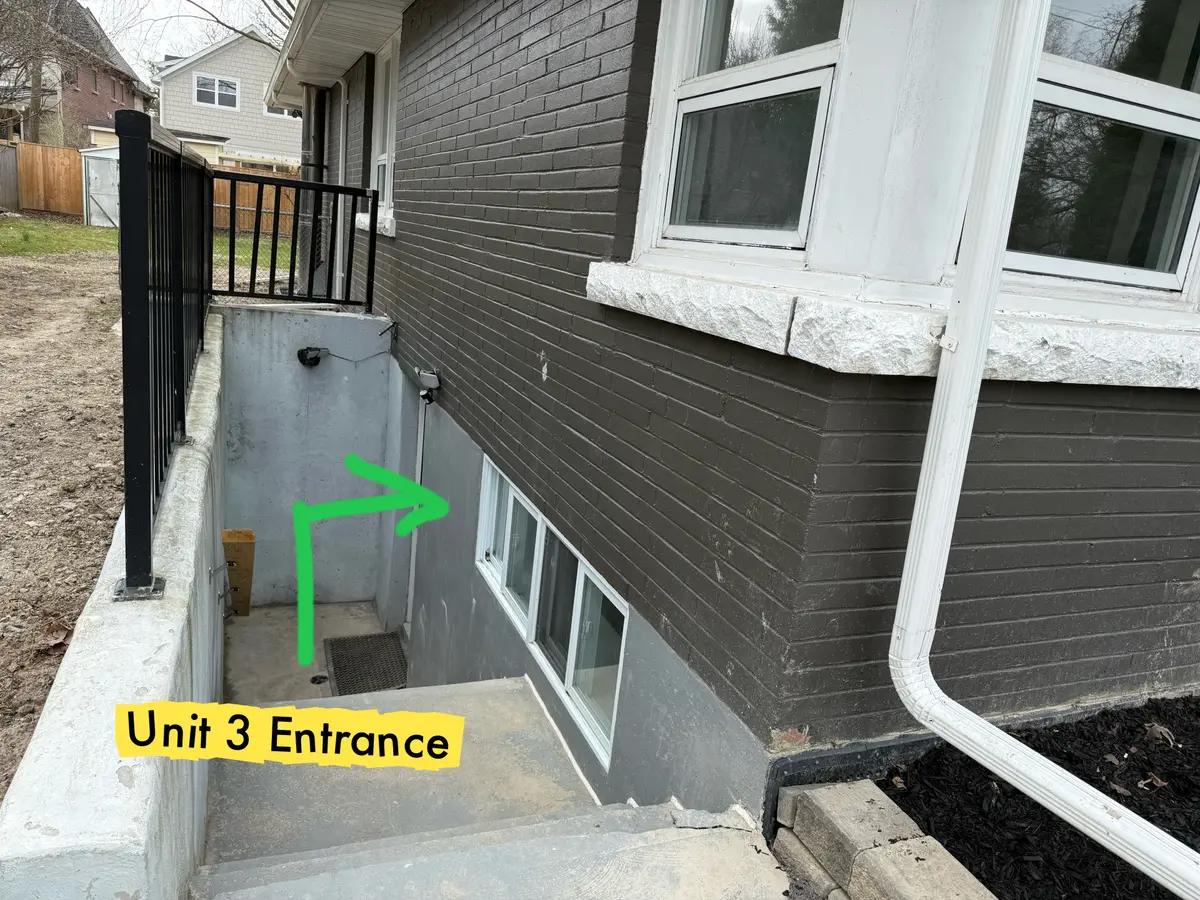 220 Millard AVE #3 (Basement), Newmarket, ON L3Y 1Z2