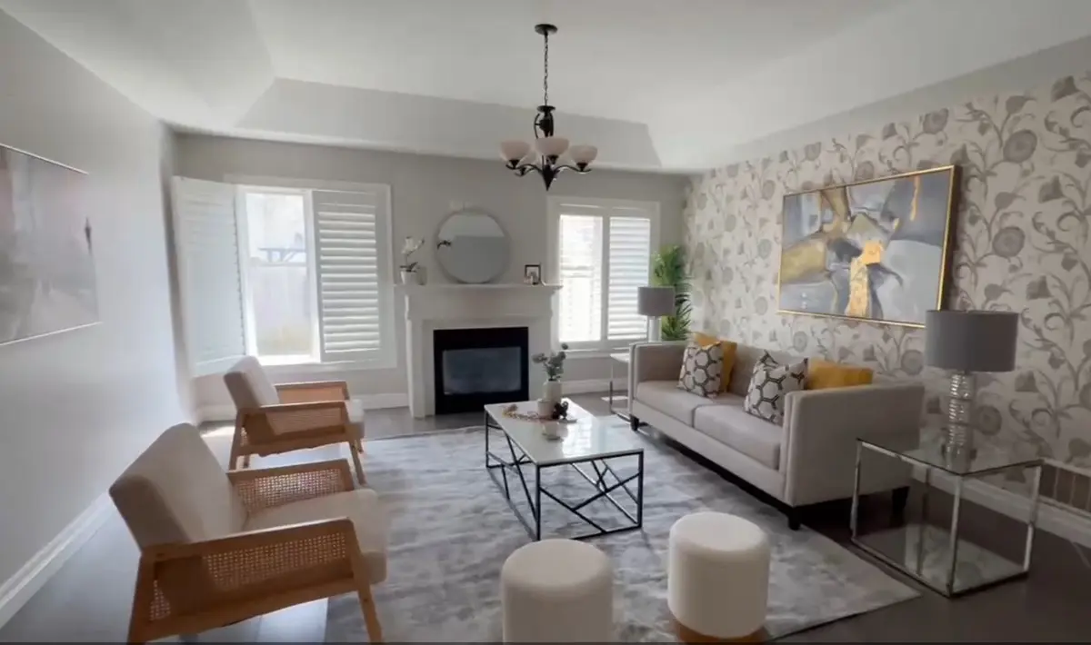 19 Falcon CRES, Barrie, ON L4N 0Y9