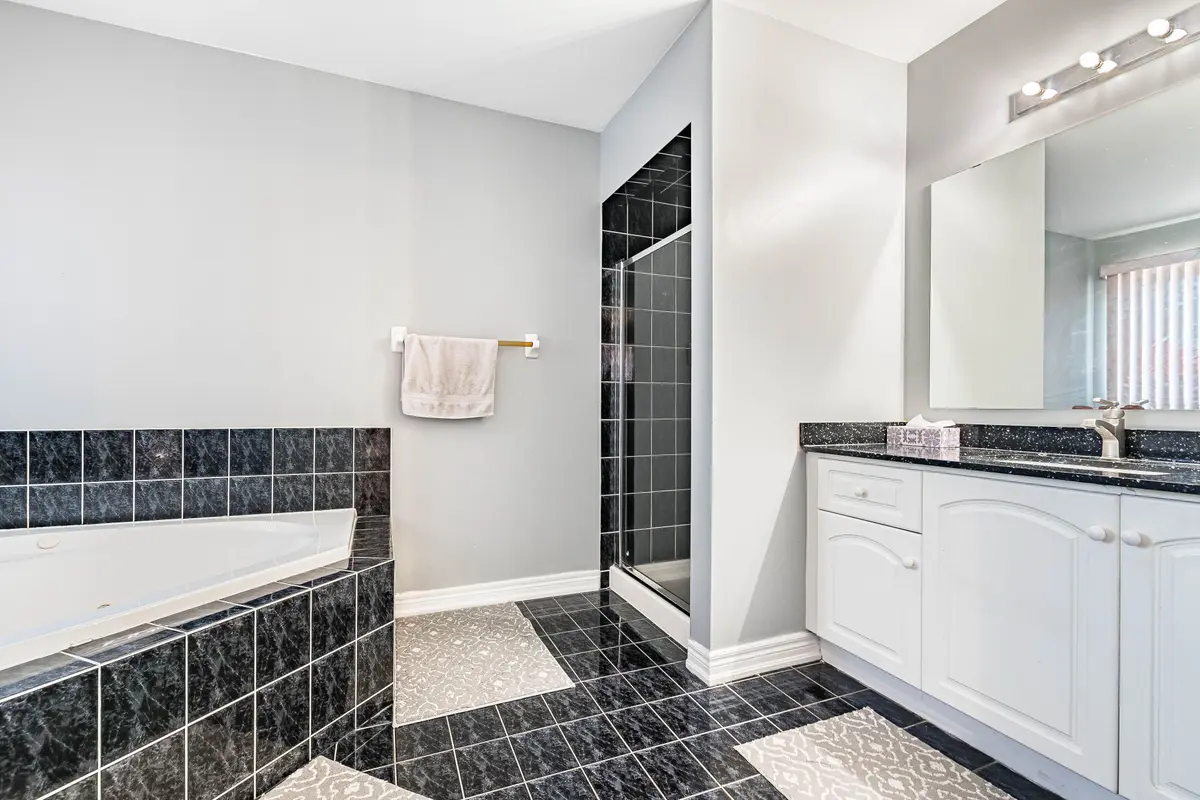 62 Long Meadow RD #Upper Portion, Brampton, ON L6P 1Z9