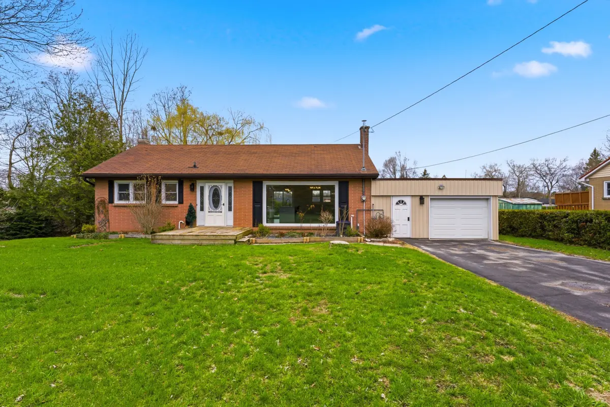 6 Bayside DR, Quinte West, ON K8V 5P7