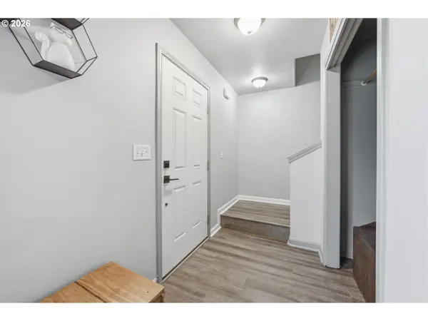 406 SUNSET CT, Amity, OR 97101