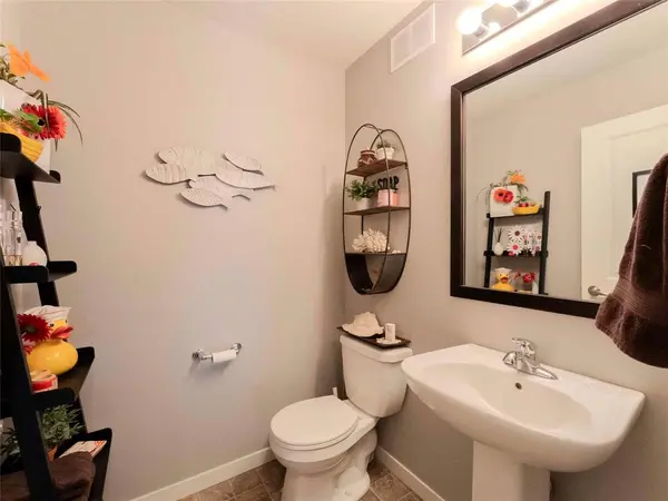 280 Amber TRL, Winnipeg, MB R2P 1T6