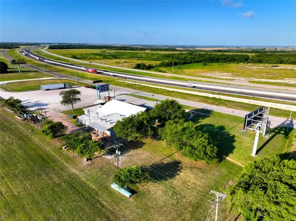 212 S Hickory Street, Abbott, TX 76621