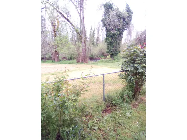 77500 S 6th ST, Cottage Grove, OR 97424