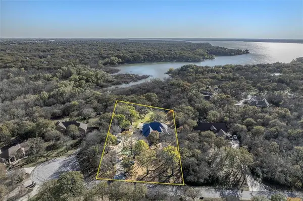 1071 E Oak Shores Drive, Cross Roads, TX 76227