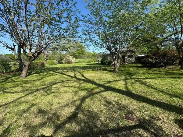 429 S Broadway Street, Bells, TX 75414