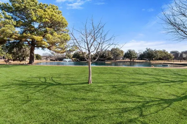 5211 Vicksburg Drive, Arlington, TX 76017