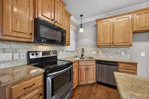 2940 Europa Drive, Grand Prairie, TX 75052