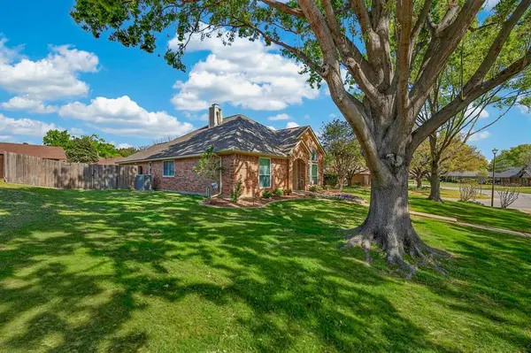 301 Raintree Drive, Highland Village, TX 75077