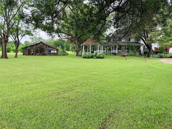 608 N Lamar Street, Tioga, TX 76271