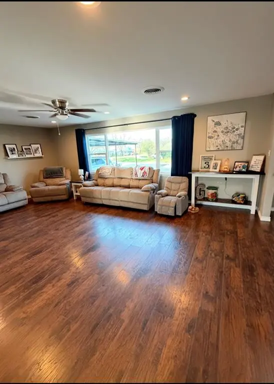 313 Sunset Drive, Comanche, TX 76442