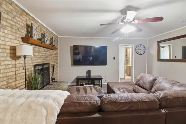 1018 Princeton Place, Cleburne, TX 76033