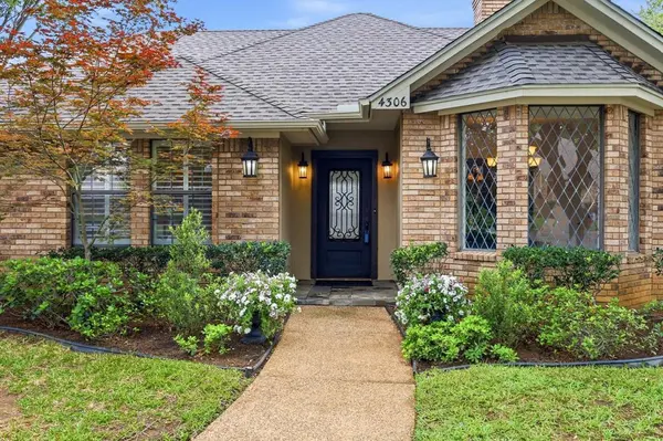 4306 Essex Court, Arlington, TX 76016