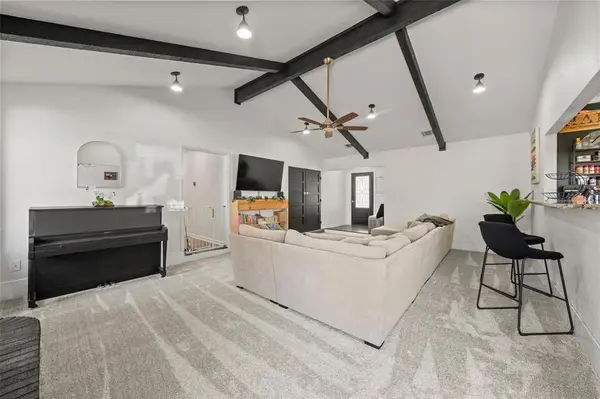 216 Hillside Drive, Hewitt, TX 76643