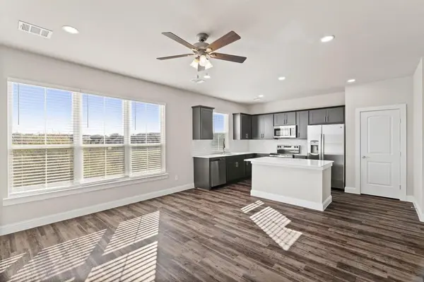 564 Edgewater Drive, Weatherford, TX 76087