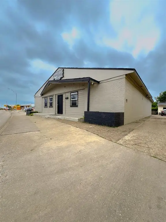 2915 S Lancaster Road, Dallas, TX 75216