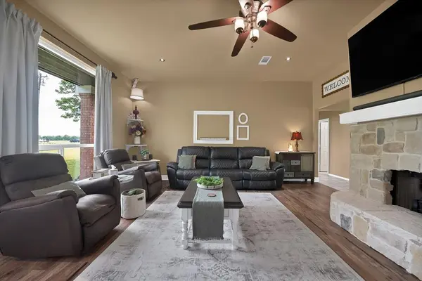 328 E Vaughn Road, Cleburne, TX 76031