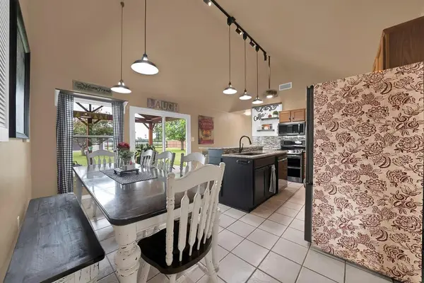 328 E Vaughn Road, Cleburne, TX 76031