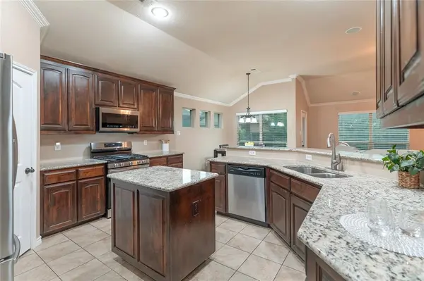 404 Brookhollow Lane, Saginaw, TX 76131