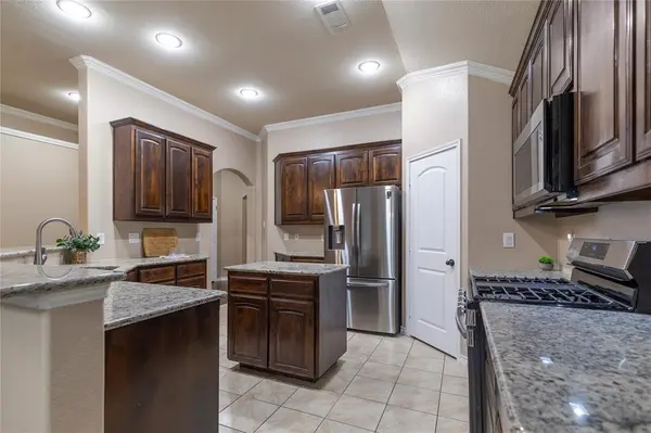 404 Brookhollow Lane, Saginaw, TX 76131