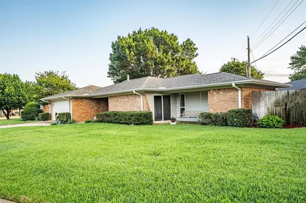 2909 Hillcrest Drive, Irving, TX 75062