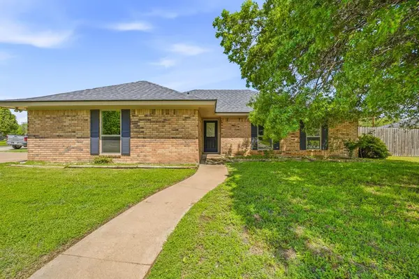1318 Fairway Drive, Graham, TX 76450