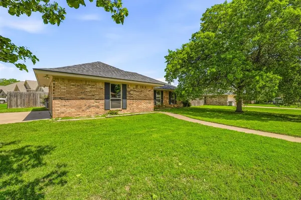 1318 Fairway Drive, Graham, TX 76450