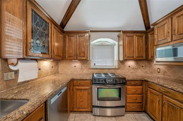 153 Creek Courts Drive, Trophy Club, TX 76262