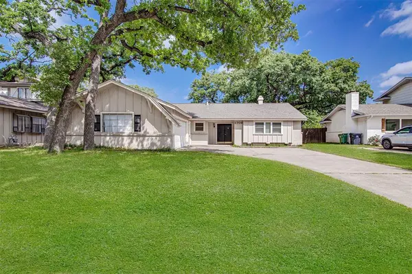 2709 Norwood Lane, Arlington, TX 76013