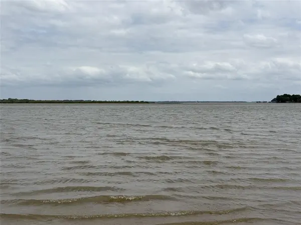 204 Causeway Cove, Seven Points, TX 75143