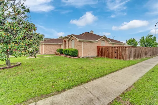 2207 Hickory Wood Trail, Arlington, TX 76018