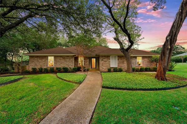 9920 Sandalwood Drive, Woodway, TX 76712