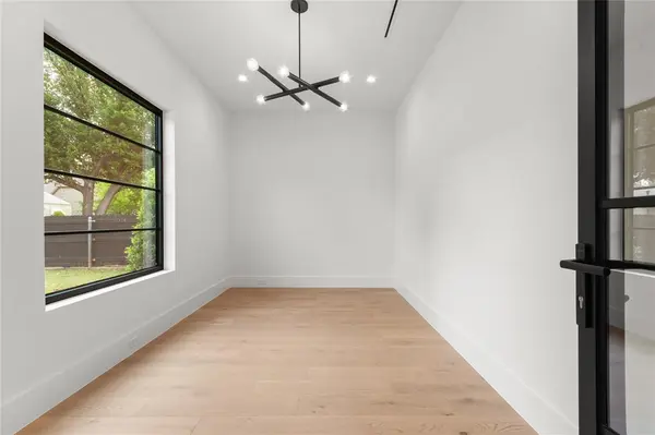 741 Edgefield Road, Fort Worth, TX 76107