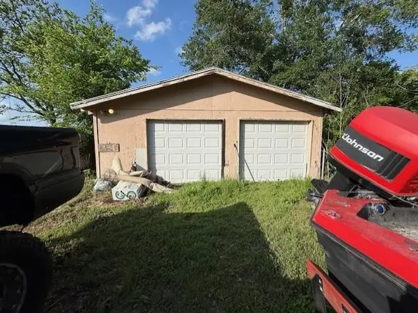 208 N Bridges, Elkhart, TX 75839