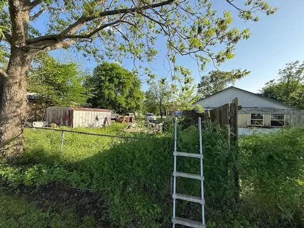 208 N Bridges, Elkhart, TX 75839