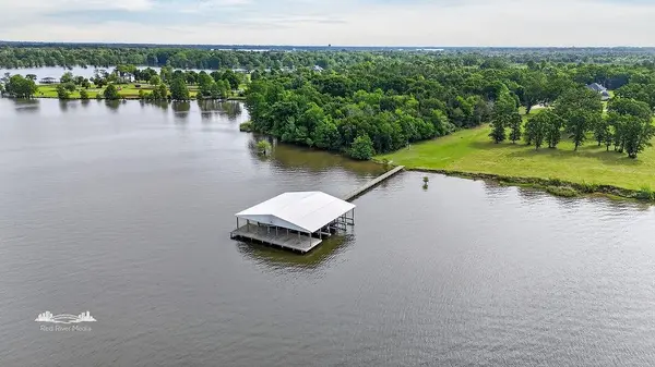 5768 Cross Lake Point Drive, Shreveport, LA 71107